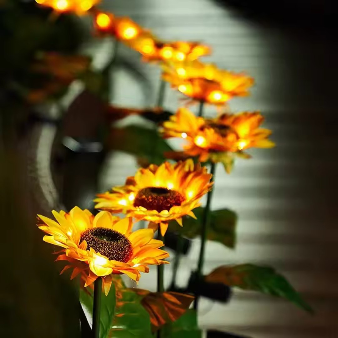 Liora Solar Garden Light – Automatic Outdoor LED Stake for Charming Ambiance 2