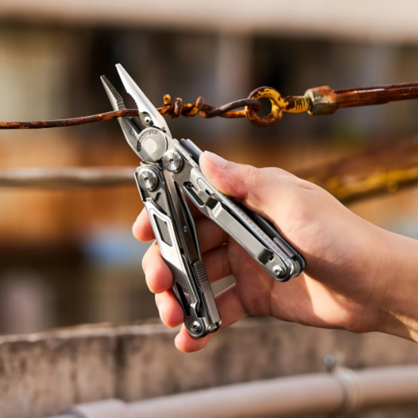 CleverMate Outdoor Multitool – 18-in-1 Compact Utility Tool for Camping 0