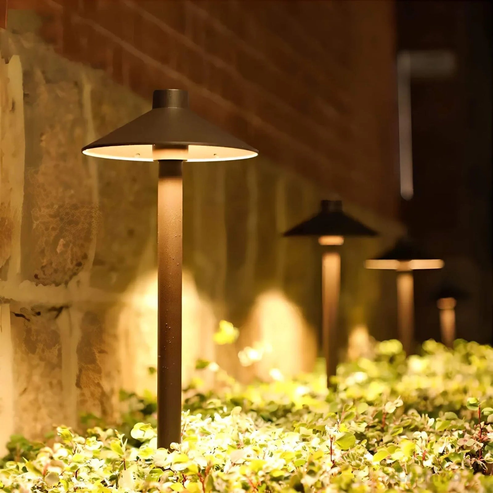Elarion Outdoor Spotlight – Durable LED Garden Light with Elegant Design 4
