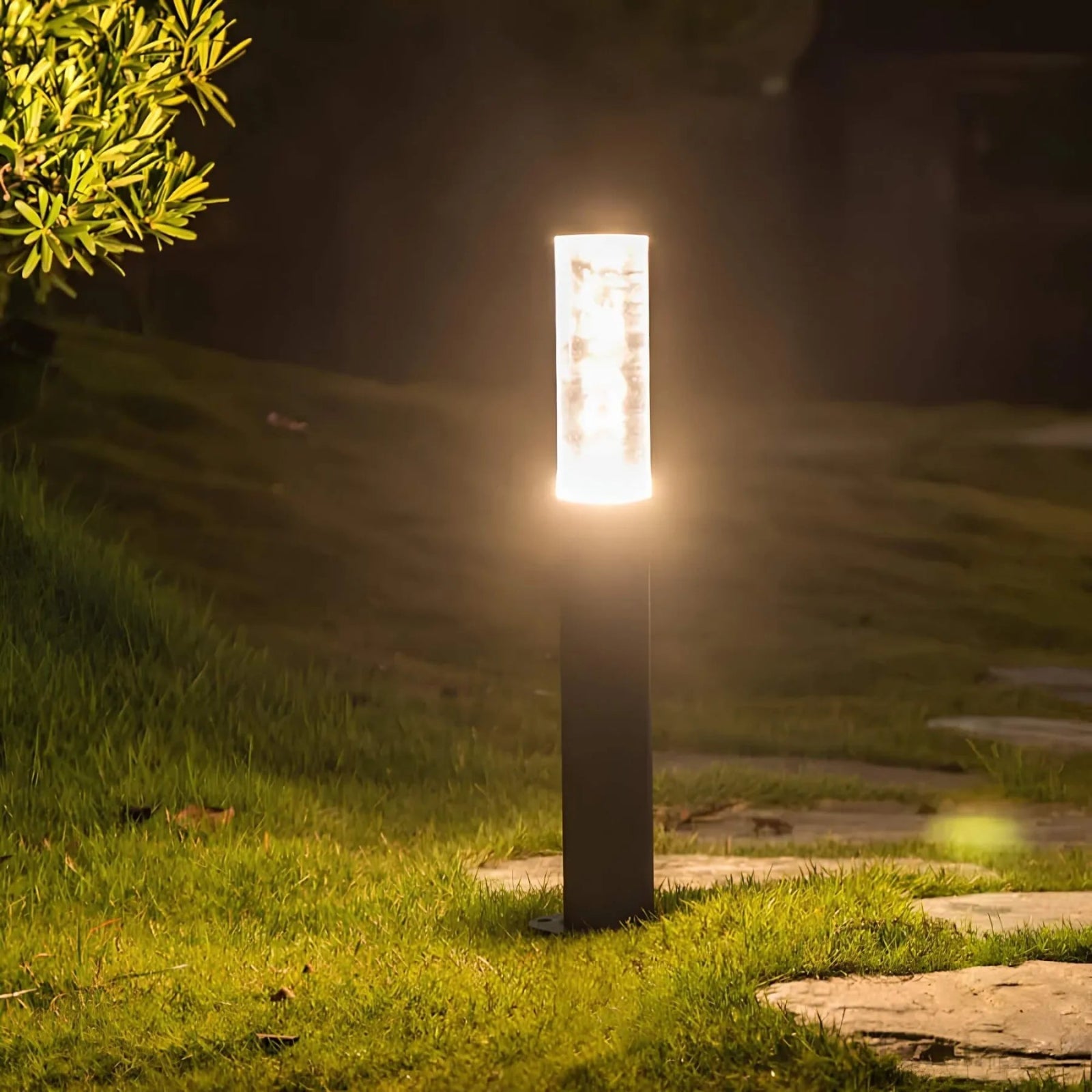 Everglow Outdoor Black Pathway Light – Modern LED Garden Illumination for Safe Walkways 1