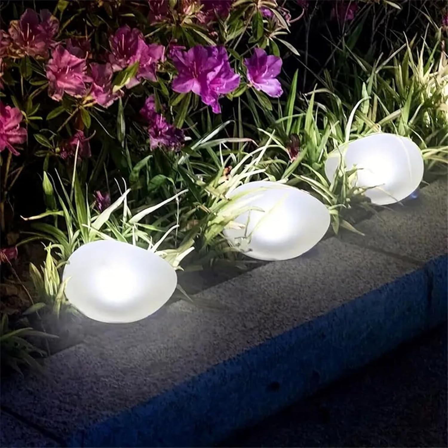 Solara Outdoor Solar Garden Light – Waterproof Cobblestone Design for Garden Ambiance 1